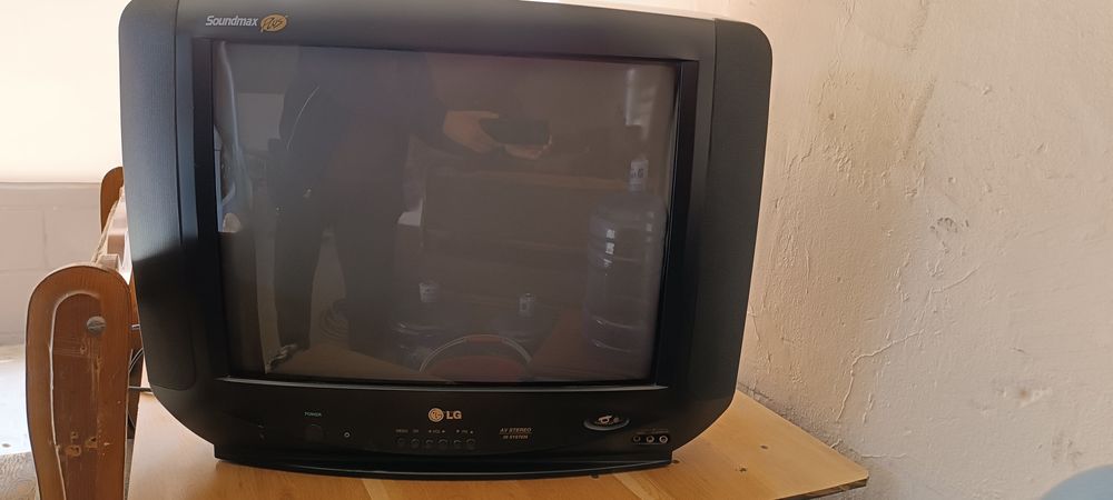 Телевизор      LG