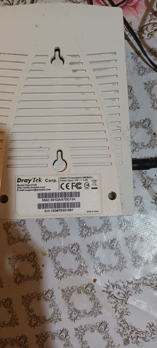 Router marca DrayTek cu ieșire USB