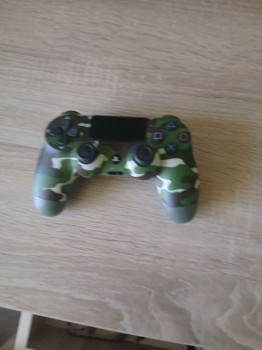 Playstation 4 +1 джойстик