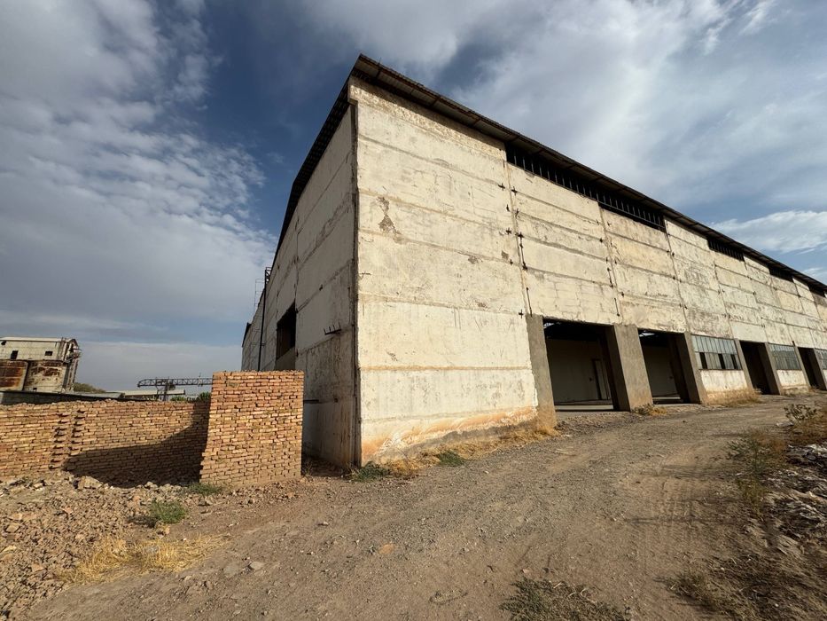 Ishlab chiqarish sexi va omborxona binosi