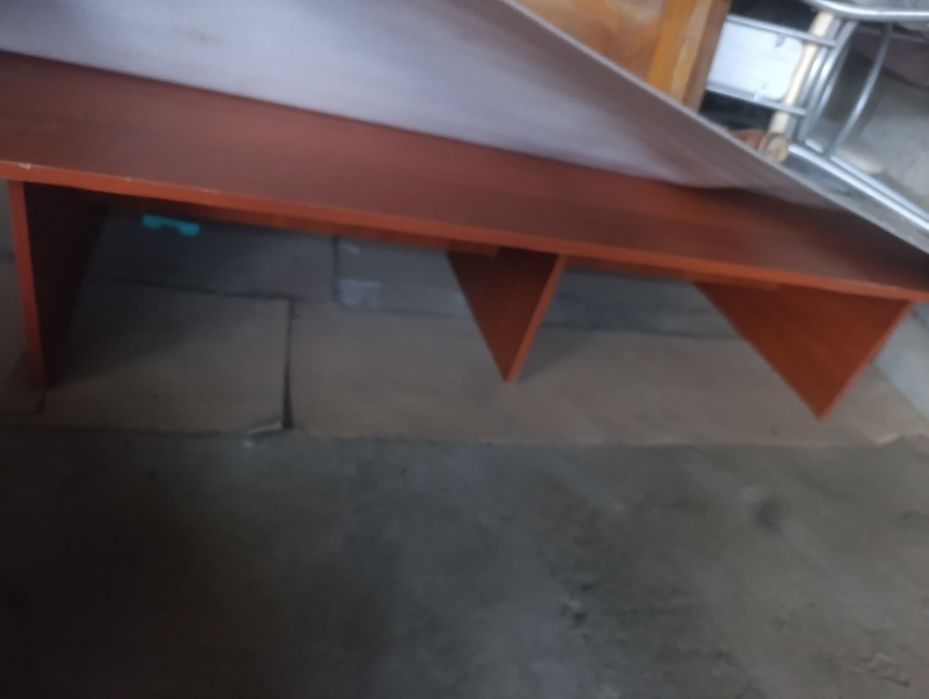 Низкий кухонный стол