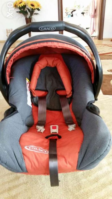vand scoica /scaun auto de la graco