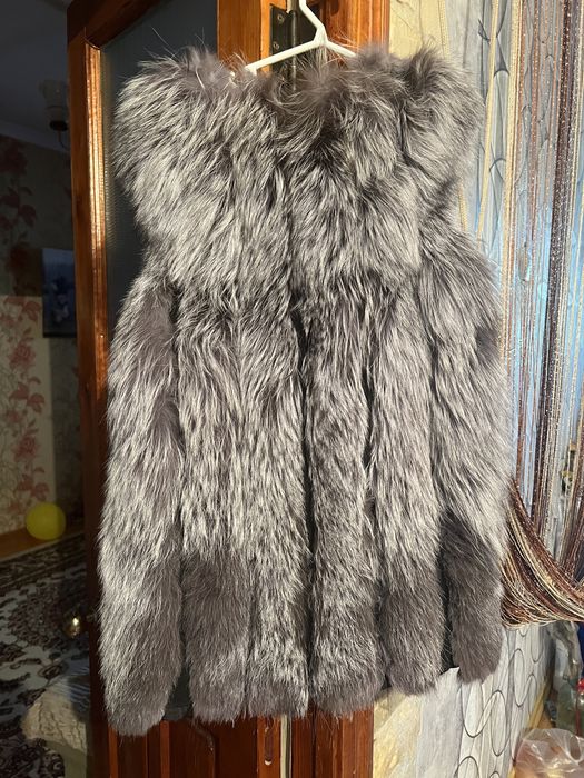 Продам меховые жилетки.