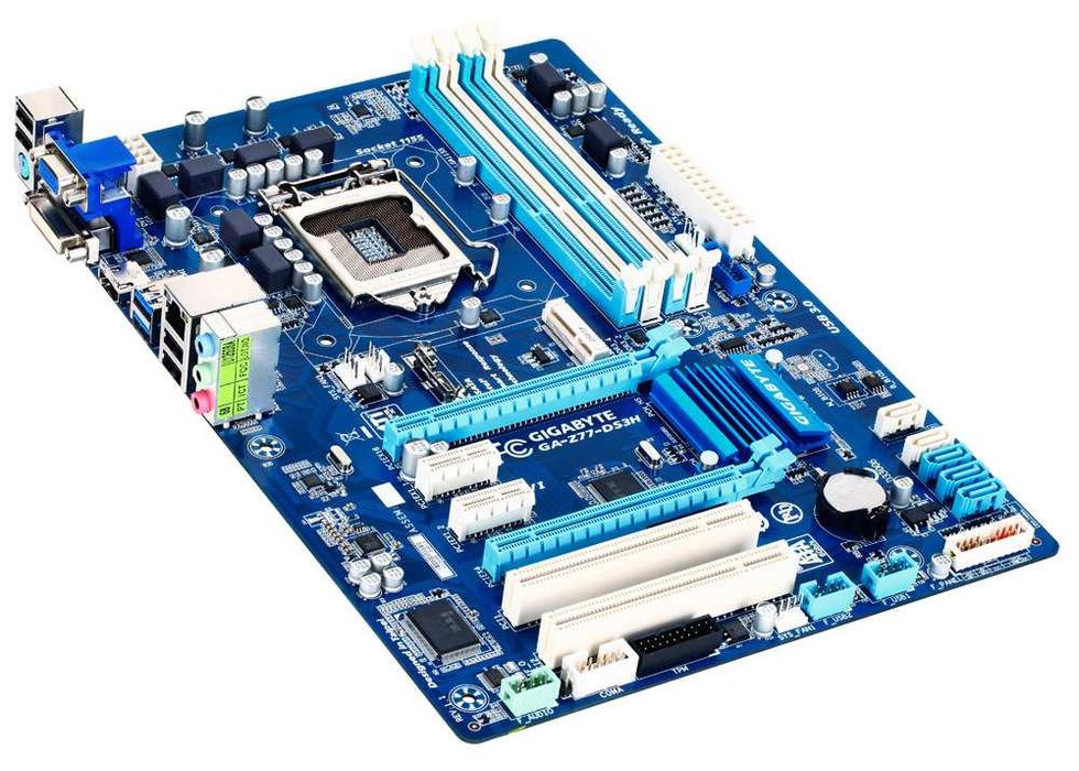 GIGABYTE Z77 DDR3 1155 soket holati ideal + Garantiya