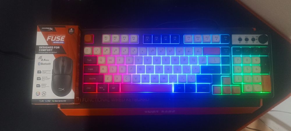 Vând mouse hyperx plus tastura