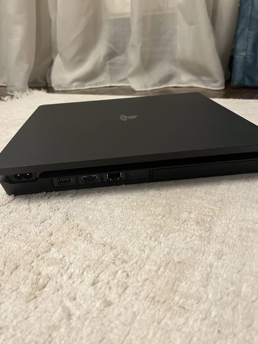 Ps4 Slimp impecabil cu 2 manete, incarcator si 14 jocuri