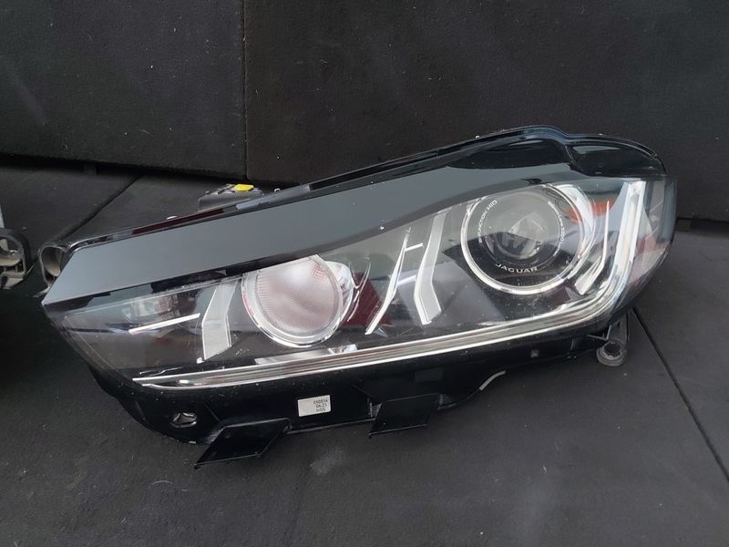 Фарове Jaguar XE 2016г.