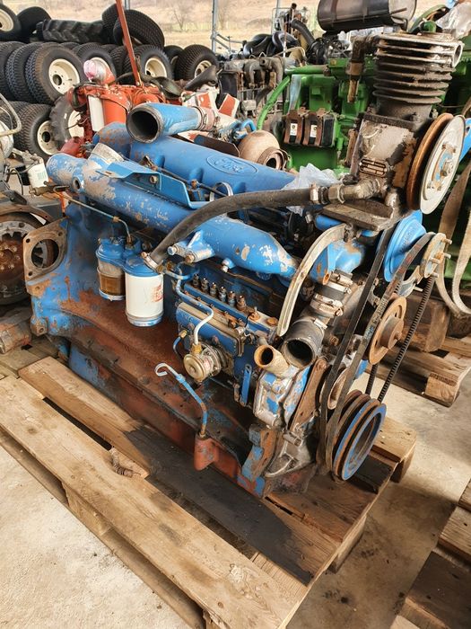 Motor tractor Ford 6 cilindri — poza 2