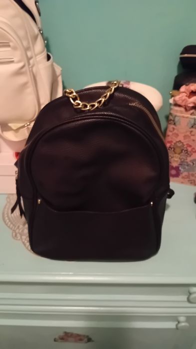 Черна раница за всеки ден