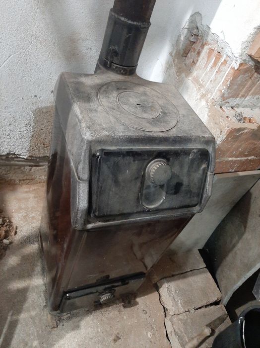 Soba de gatit pe lemne semineu mic