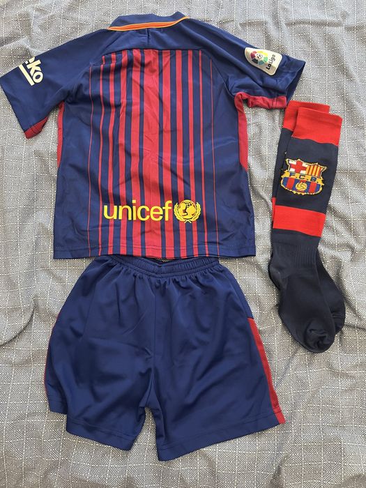 Футбольная форма и гольфы для детей