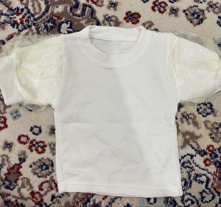 Қыздарға киімдер бар