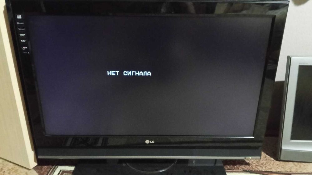 Продам телевизор LG диагональ 94 см. Выключается сам.