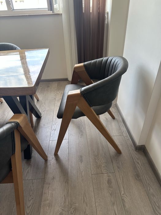 Дървени Масивни столове