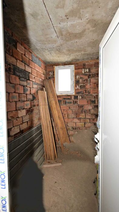 Самостоятелна, двуетажна, масивна къща в гр. Радомир