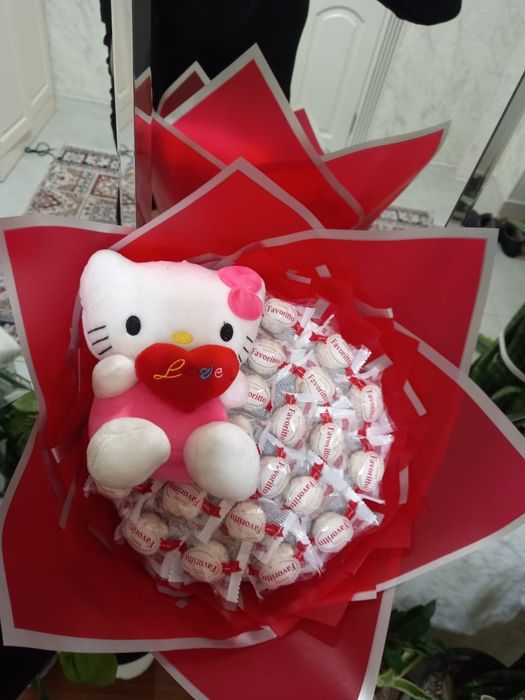 Букет из конфет и игрушек