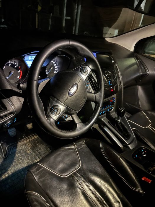 Vând Ford focus an 2011