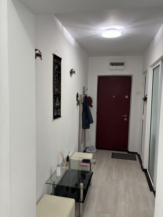 Proprietar vand apartament trei camere decomandat pe Saturn langa colegiul A.I.Cuza