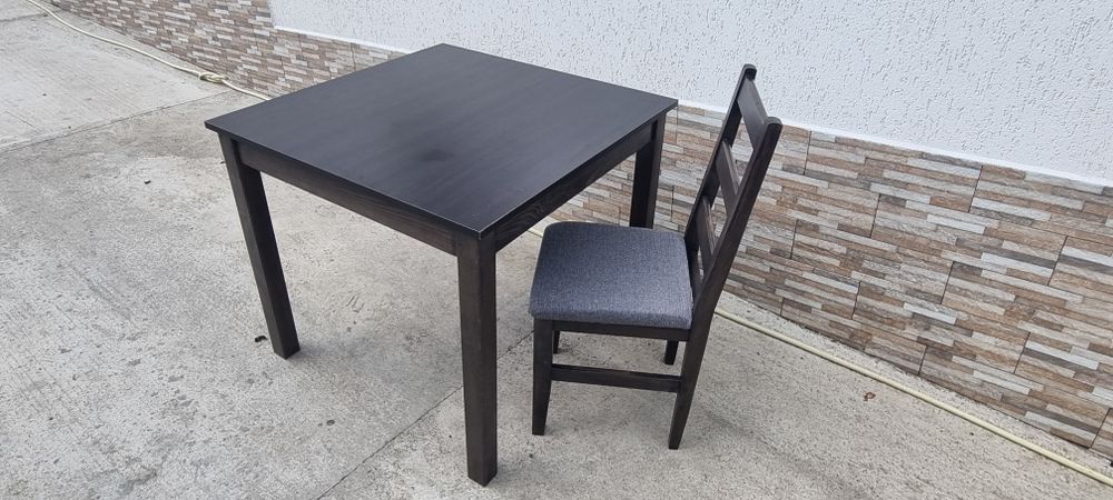 Producător scaune tapițate și mese din lemn masiv