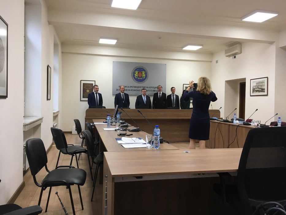 Кабина за превод. Система за симултанен превод. Озвучаване под наем.