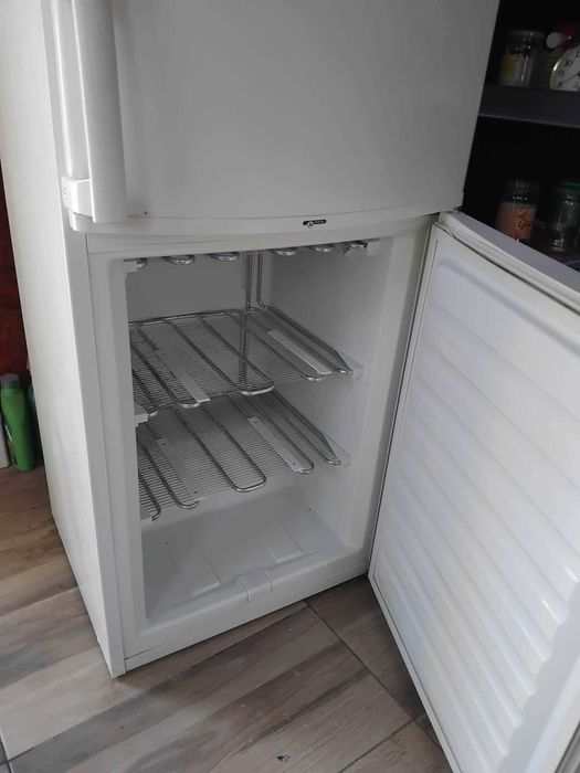 vand frigider