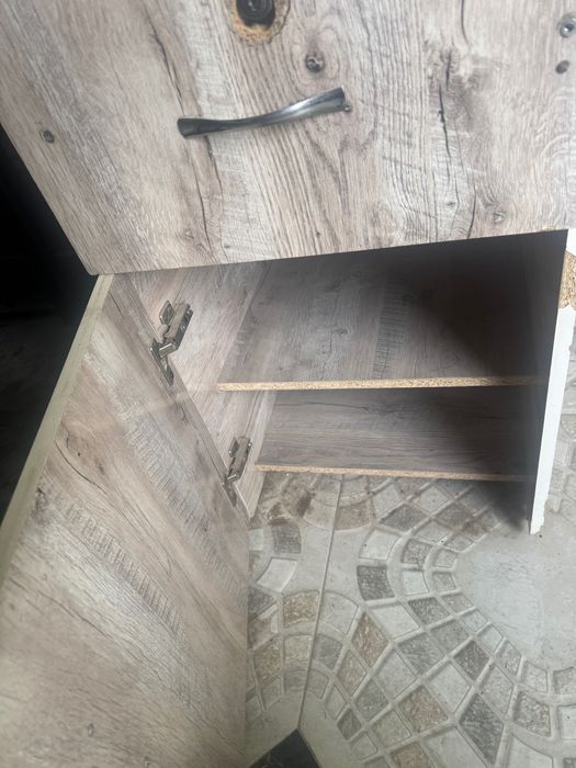 Шкаф для ремонта телефонов или регистратуры