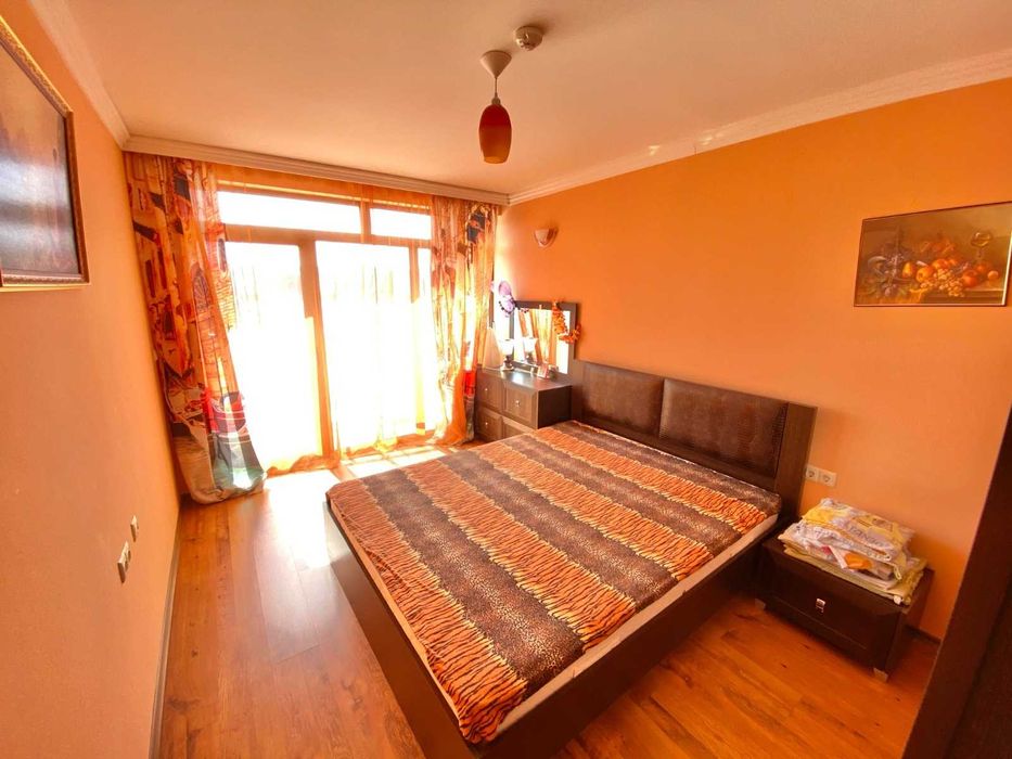 Двустаен апартамент на метри от плажа в к-с "Лазур 5"