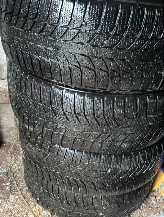 Резина  зимняя 235/55 R19