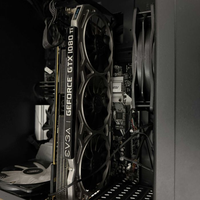 Геймърски компютър - Intel i7-10700 / GTX 1080 Ti / 32GB RAM