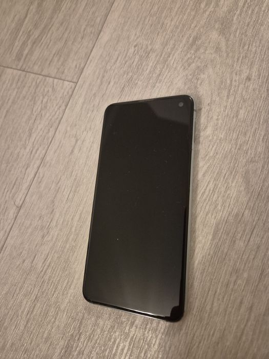 Продам Samsung s10e