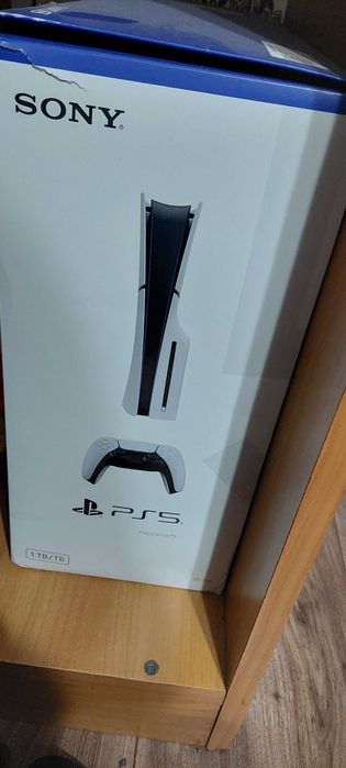 Vând PS 5  de 1 T