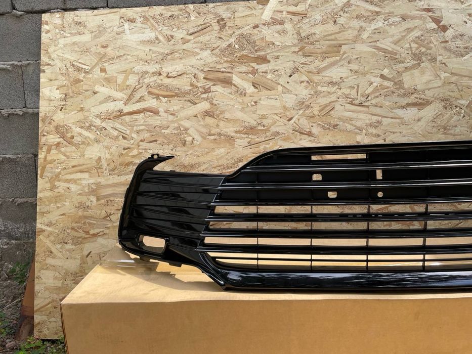 Решетка в бампер на Камри 75 Евро/ЛЕ(Оригинал)