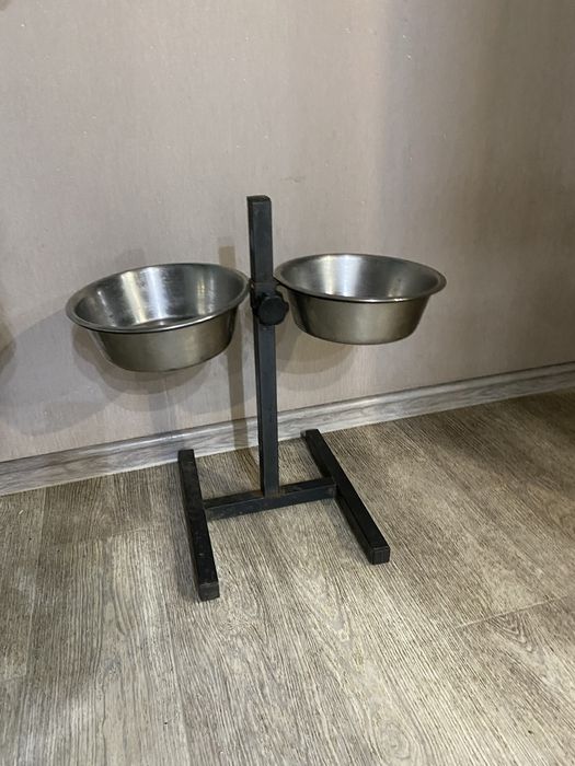 Регулируемая подставка для еды