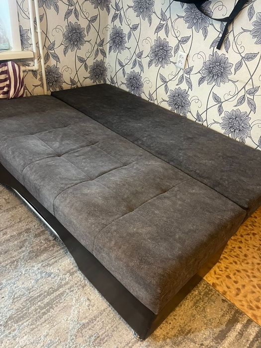 Продам 2 дивана в гостиную