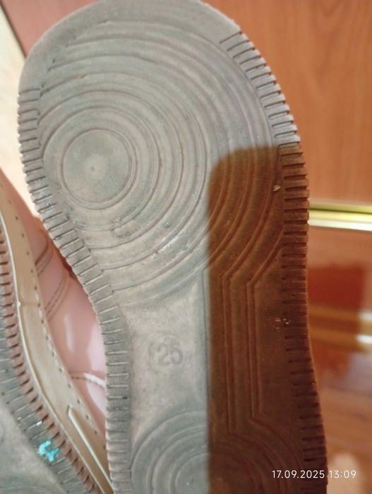 Кроссовки на девочку