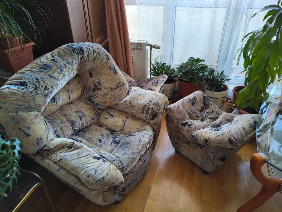 Фотьойл с табуретка