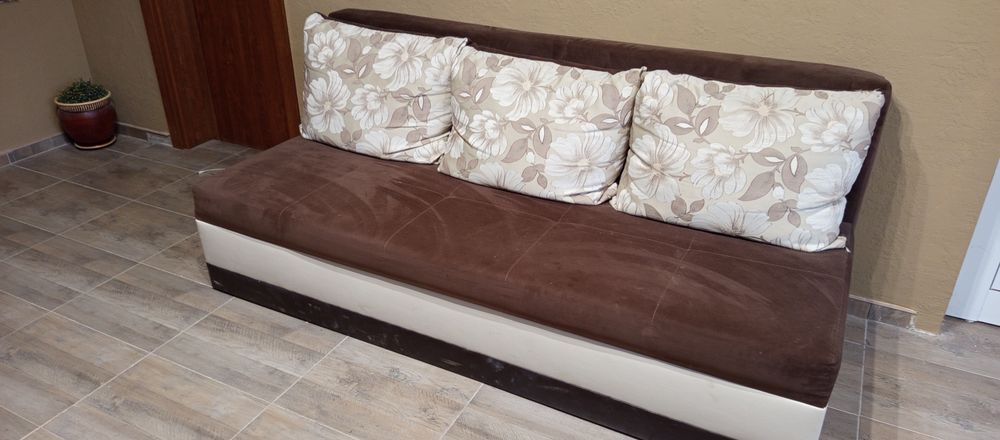 Разтегателен диван