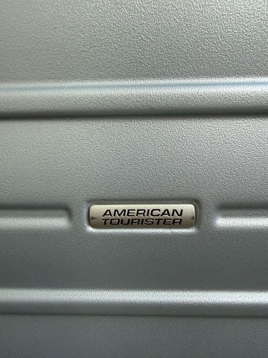 Голям куфар за чекиран багаж American Tourister