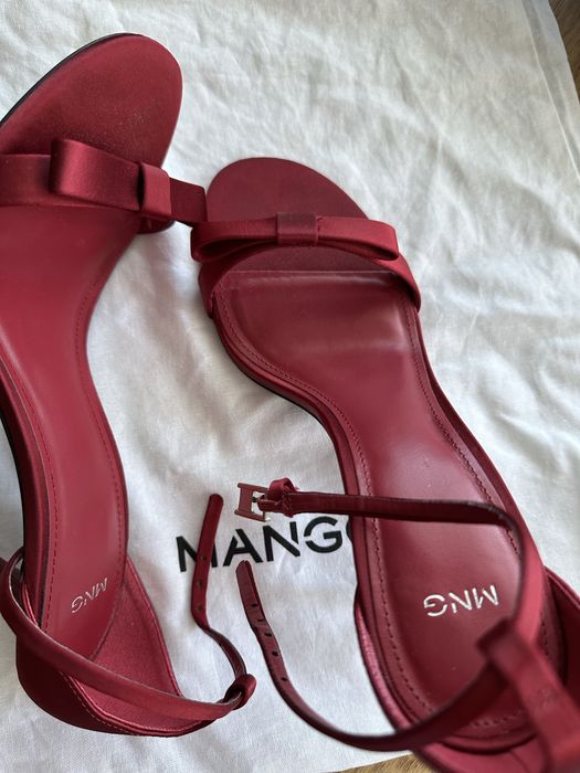 Mango елегантни обувки на ток.