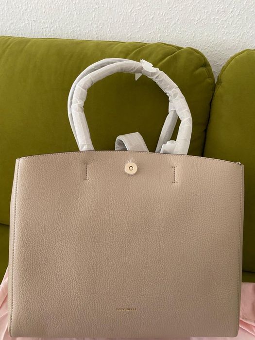 НОВА! Coccinelle дамска чанта, естествена кожа, пудра