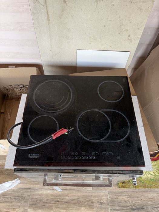 Фурна за вграждане и котлони Hotpoint Ariston