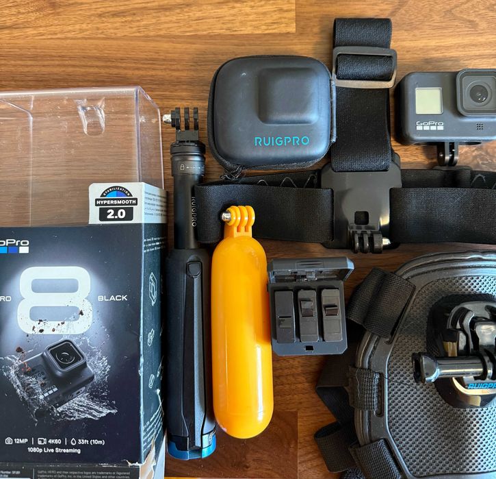 GoPro Hero 8 Black + Set Accesorii RUIGPRO – Full Kit, Folosit Puțin