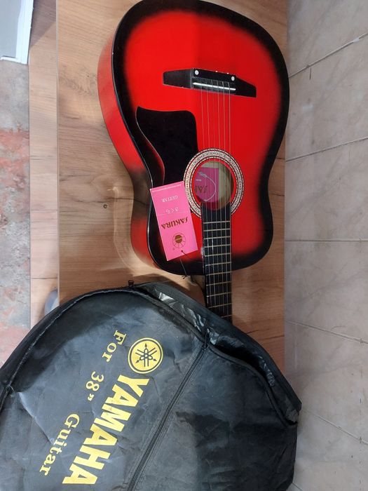 Продам гитару почти Новая