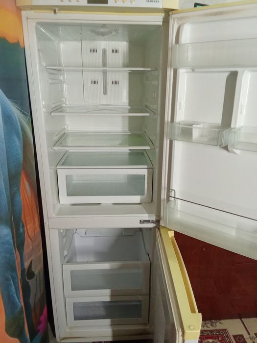 Холодильник Samsung