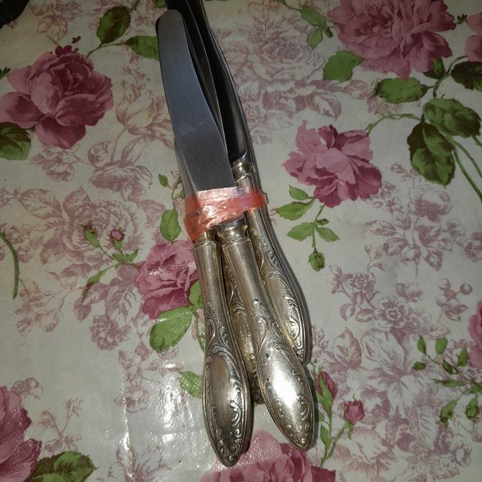 мельхиоровые и нержавеющие ложки. ножи