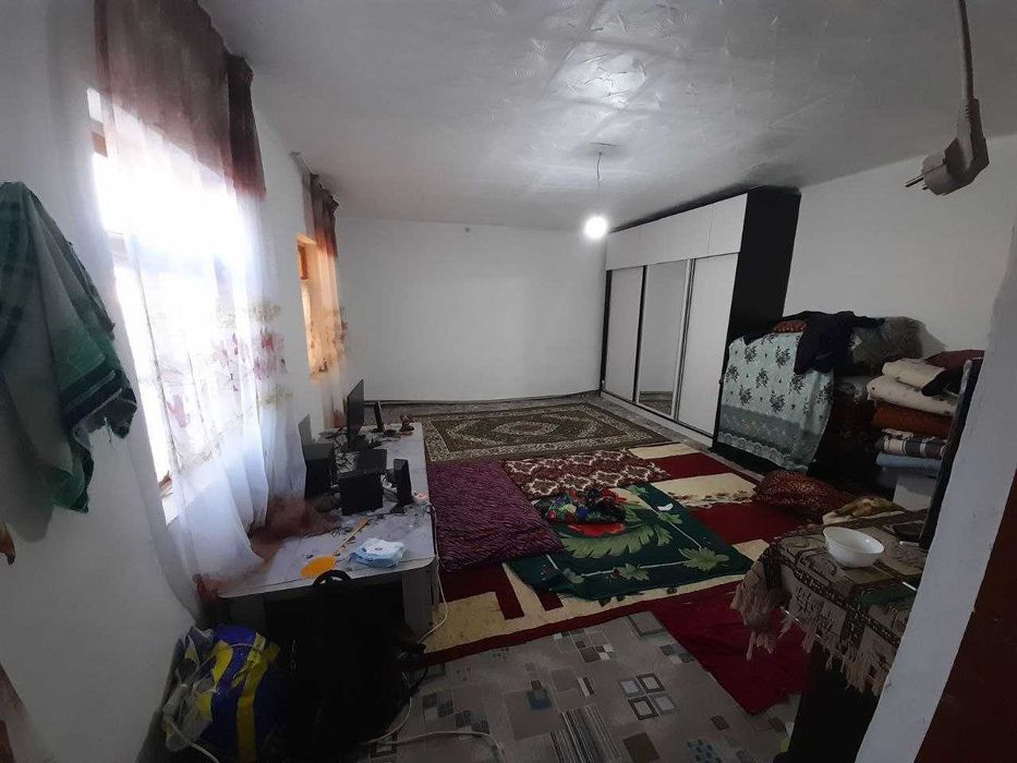 Срочно уй сотилади.