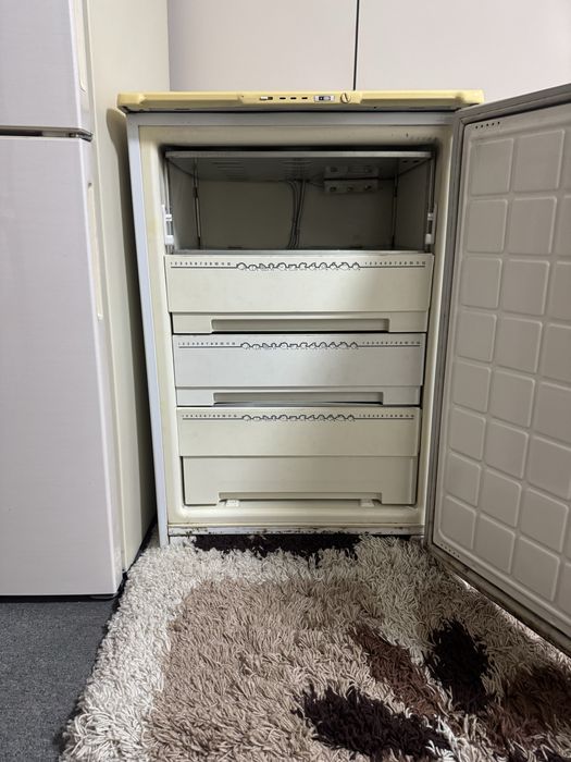 Морозильник срочно продам