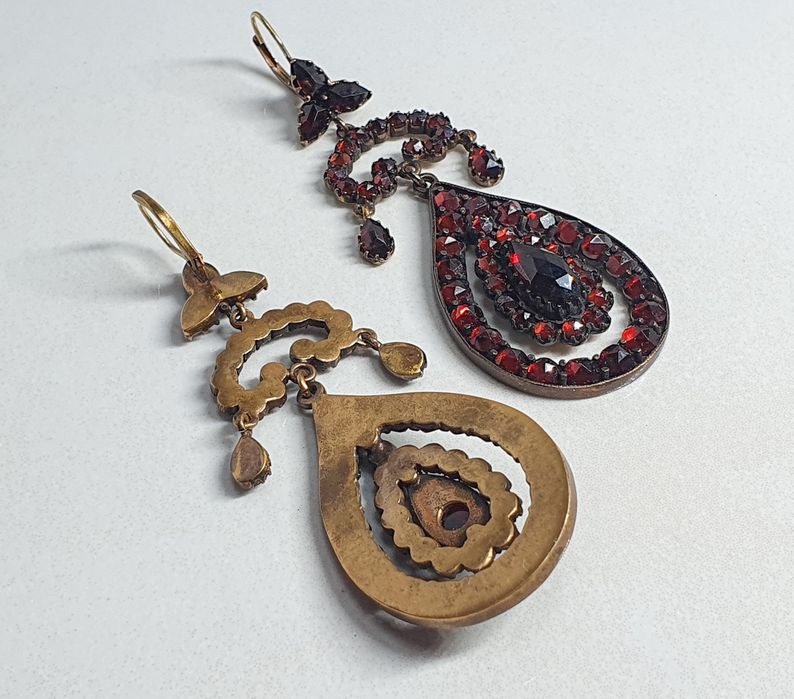 Cercei din argint 925 cu tortițe din aur de 14K și granate naturale