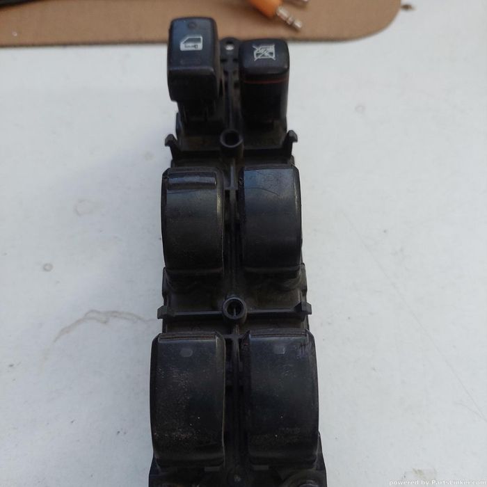 Butoane Geamuri Electrice Toyota Avensis Verso (_M2_) [ 2001 - 2011 ] Oem 8404044030