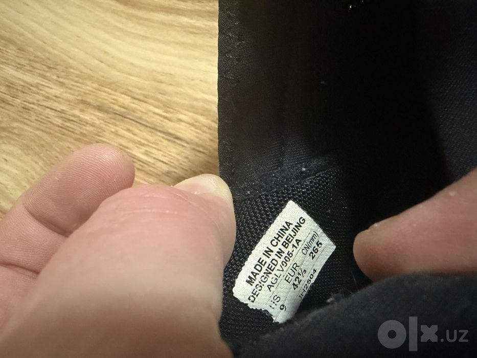 Продам оригинальные кроссовки lining